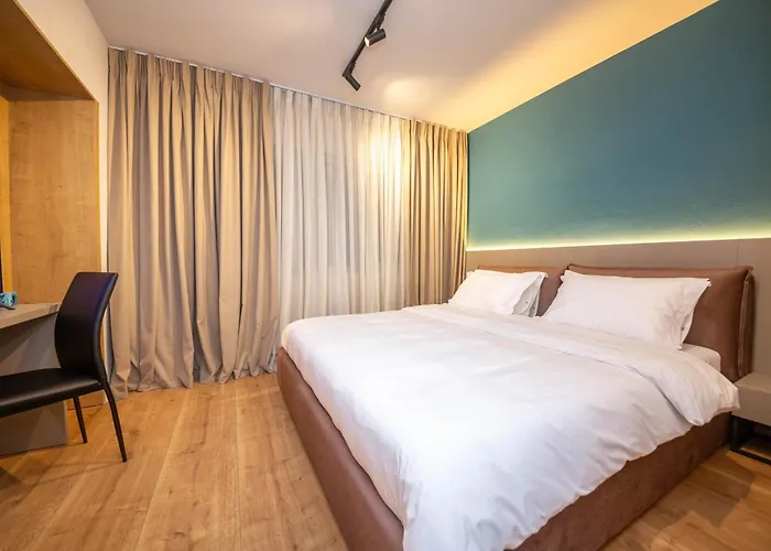 Blloku Unique 2 ティラナ