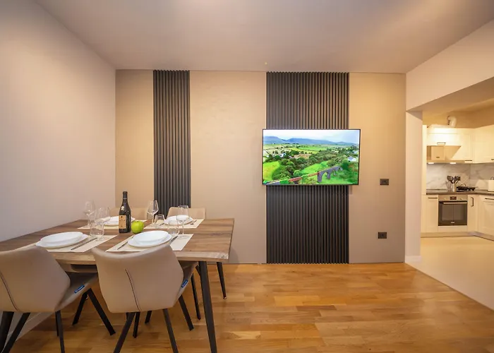 Blloku Unique 2 ティラナ