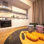 Blloku Unique 2 * טיראנה