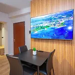 Blloku Unique 2 * טיראנה