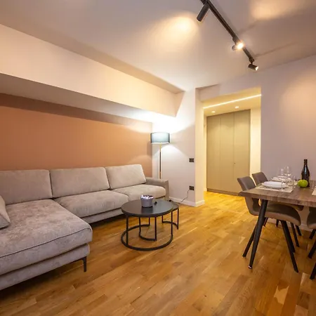 Apartman Blloku Unique 2 *