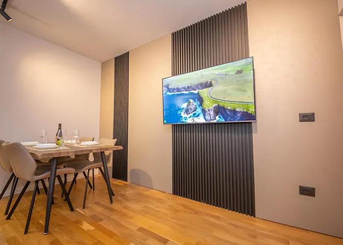 Blloku Unique 2 * Тирана