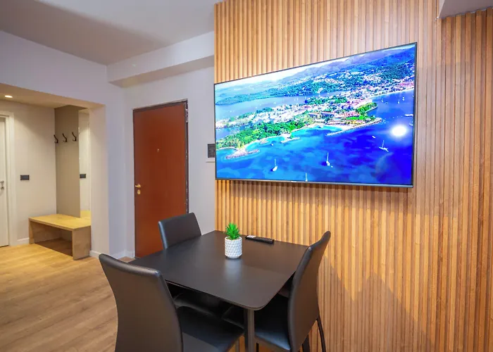 Blloku Unique 2 * Тирана