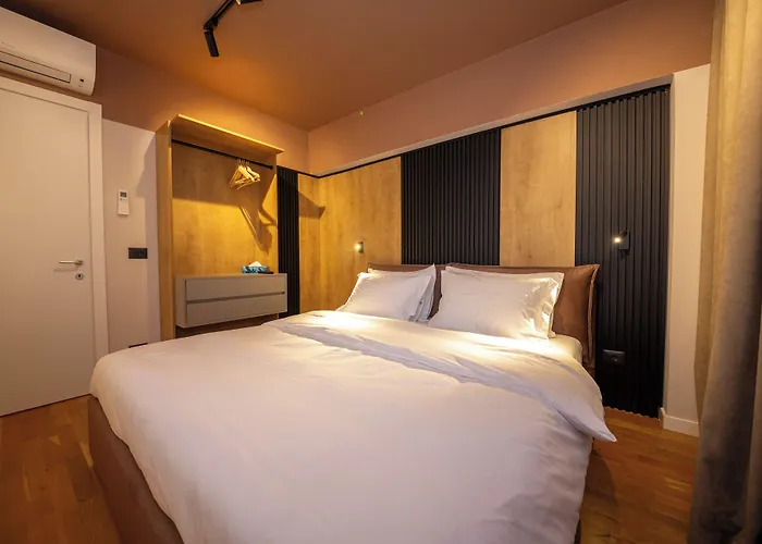 Blloku Unique 2 * Тирана