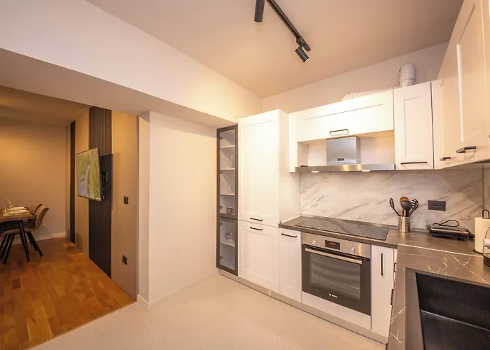 Blloku Unique 2 * Тирана