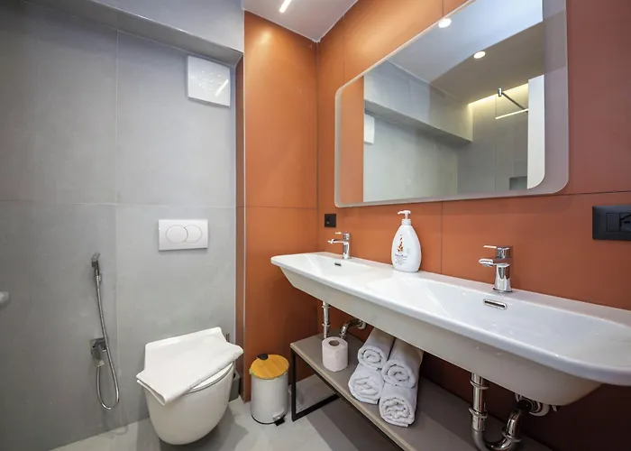 Blloku Unique 2 * Тирана