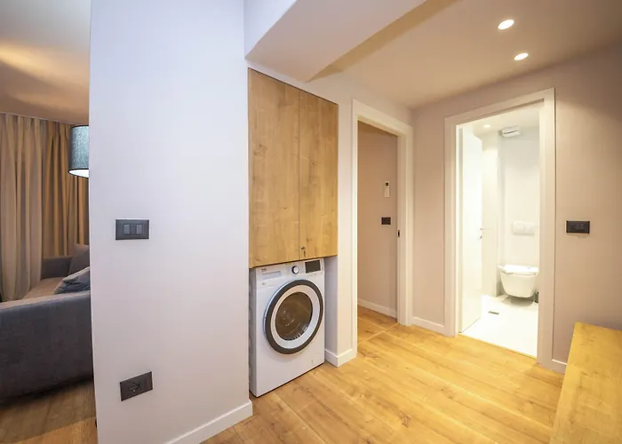 Blloku Unique 2 * Тирана