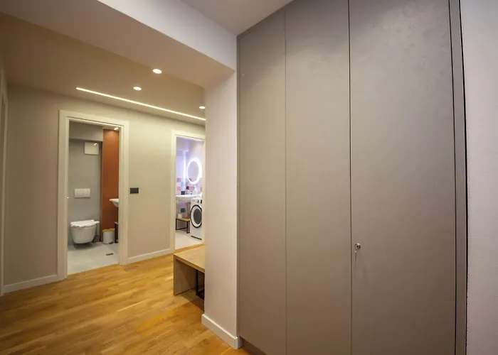 Blloku Unique 2 * Тирана